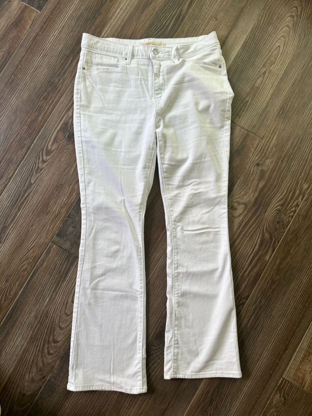 Levi's White Mid-Rise BootCut Flare Jeans - Picture 13 of 15